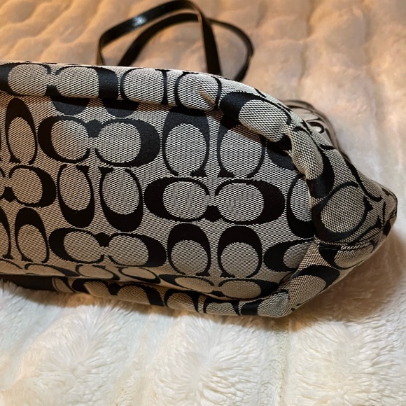 Coach Purse - Picture 4 of 9